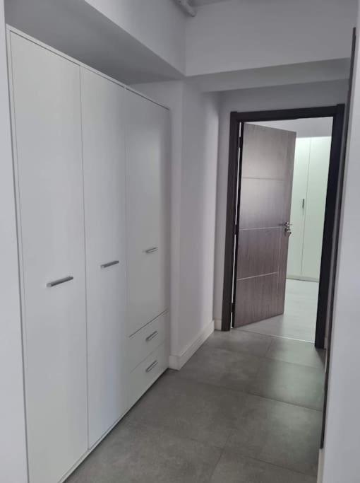 Lovely 1 Bedroom Livingroom Apartment Sector 1 Bucuresti Voluntari Екстериор снимка